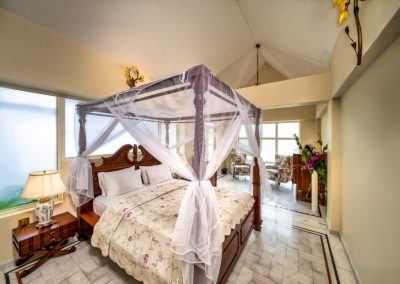Munjoh-Island-House-Port-Blair-Honeymoon-Suite-bedroom-image