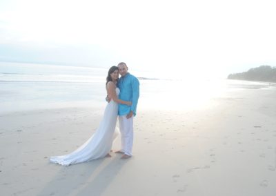 munjoh wedding services-couple on the beach