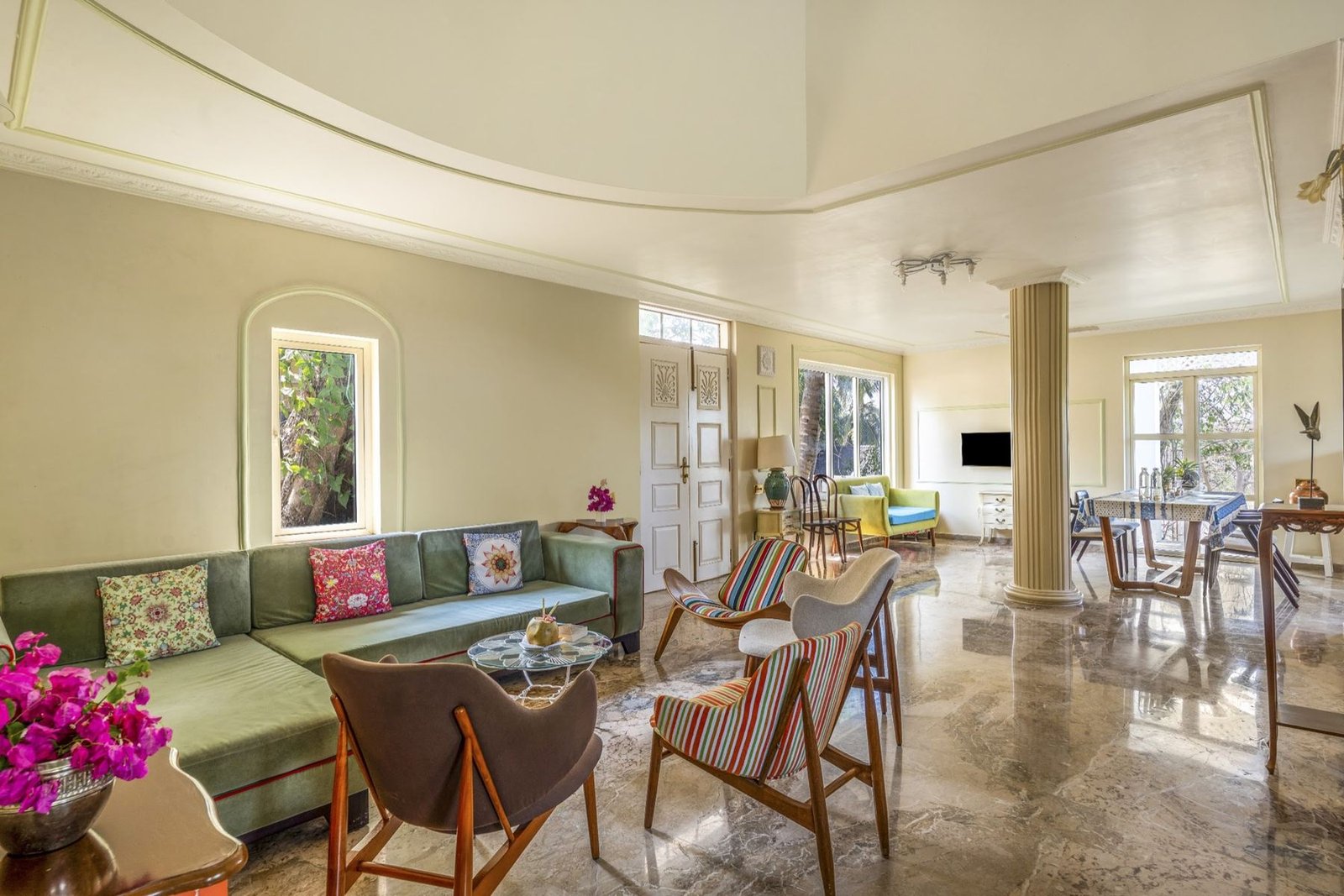 Spacious living and dining room at Kohinoor Residence, Munjoh Island House